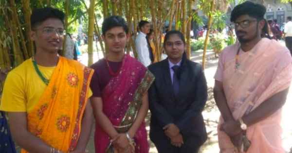 কলেজের অনুষ্ঠানে শাড়ি পরে এসে বিশেষ বার্তা তিন ছাত্রের 